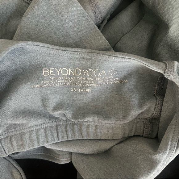 Beyond Yoga Spacedye Refocus Cropped Tank (size XS) - Picture 4 of 5